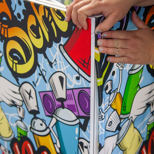 Insert silicone edging on the print into the hardware